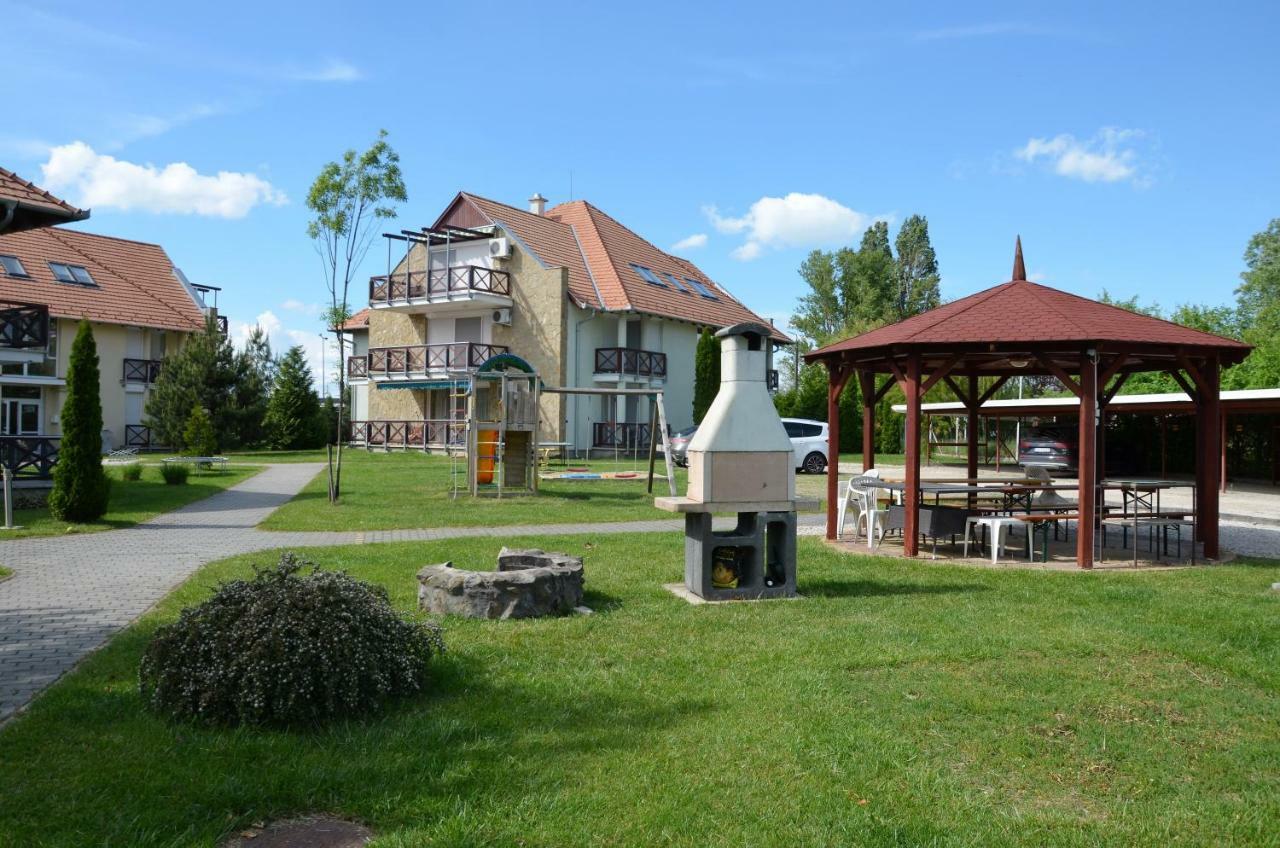 Vadszilva Apartman Balatonoszod Exterior photo